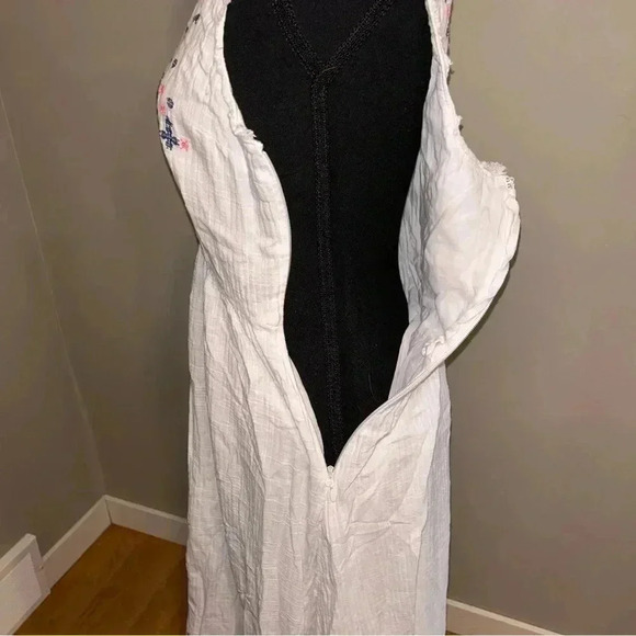 Holding Horses Dress - Picture 8 of 9